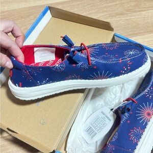 Women’s Hey Dudes Wendy Navy Firework Canvas Boat Shoes new Sz 7
